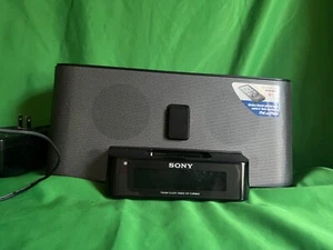 Sony Dream Machine AM/FM Clock Radio w/ 13 Pin iPod/iPhone Dock Model ICF-CS10iP - Picture 1 of 4