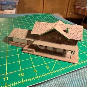 Spur N Modelleisenbahn Gebäude Hausanlage Landschaft siehe Bilder! built custom - Bild 1 von 7