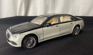 Mercedes Maybach Classe S Hightech finitura argento bicolore nero e argento 1:24 - Foto 1 di 12