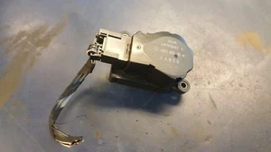 2007 MERCEDES E CLASS W 211 W203 HEATER FLAP DIRECTIONAL A2038201642 BLACK PLUG - Picture 1 of 3
