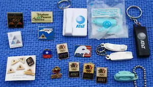 Lotto 17 PIN BACK AT&T e 5 miniature telefoni pionieri d'America passato presidente - Foto 1 di 9