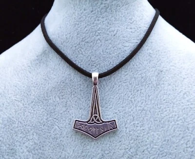 Viking Norse Mythology Mjölnir Thor's Hammer Black Suede Necklace. Handmade Foto 1 de 4