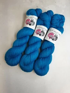 Corriedale DK weight yarn, 100g, CARIBBEAN BLUE - Picture 1 of 6