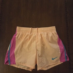Mädchen große NIKE Drifit Shorts orange mit rosa - Bild 1 von 1