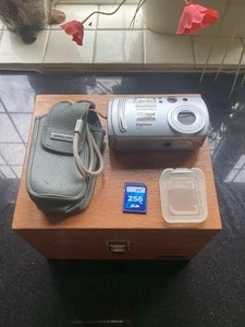 Samsung 3.2 Megapixels Digimax V3 Digital Camera With Case Silver Working - Picture 1 of 12