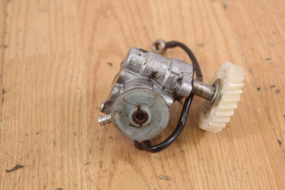 Yamaha HT1 1971 bomba de aceite con engranaje de transmisión Foto 1 de 4