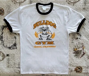 T-Shirt Bulldog Fitnessstudio Venice Beach California weiß/schwarz/Vintage gold ring - Bild 1 von 2