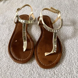 Call It Spring Flat Thong Sandals W Bling. Size 6. One Small Flaw On Right Foot. - Picture 1 of 6