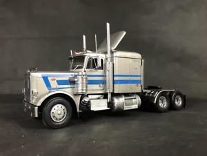 Peterbilt 359 Truck 1:25 Kunststoff Modell Kit Monogram - Bild 1 von 1