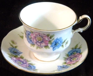 Tazza e piattino Delphine Bone China bordo oro floreale made in England - Foto 1 di 5