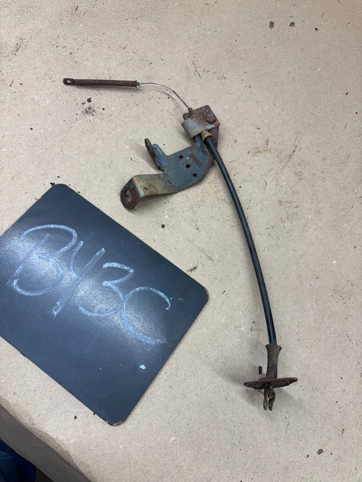 1964 64 65 1965 GTO LEMANS TEMPEST GTO THROTTLE CABLE MOUNT BRACKET OEM 9779967 - Image 1 of 4