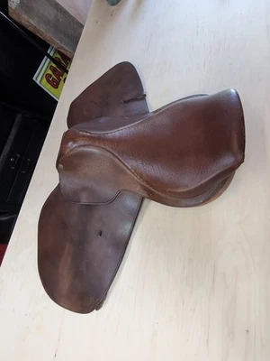 Sillín inglés Lancers 16,5" salto/doma/contacto cercano Foto 1 de 4