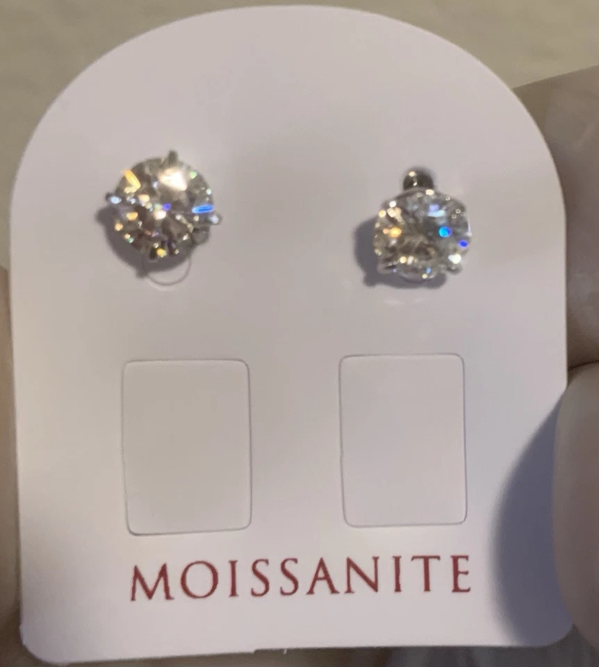 Pendiente de plata esterlina 925 enchapado en rodio Moissonite VVS1 piedra empuje hacia atrás 6 mm Foto 1 de 4