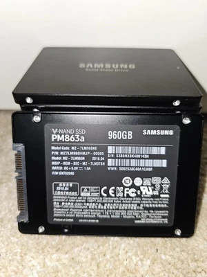 SSD SAMSUNG PM863a MZ-7LM960NE (MZ7LM960HMJP-00005) 960GB 6 Gb/s SATA 2.5" Foto 1 de 3