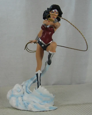 Wonder Woman Nueva 52 Estatua Cubierta Niñas del Universo DC (2012) NUEVA SELLADA Foto 1 de 4
