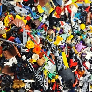 LEGO LOTTO MISTO 30 ACCESSORI OGGETTI ARMI E UTENSILI MISTI PER MINIFIGURE - Imagen 1 de 1