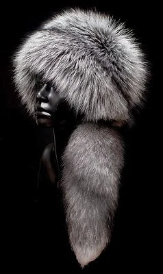 Gorro de invierno premium finlandés plateado hecho a mano para mujer con cola extraíble Foto 1 de 3