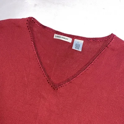 Top de mujer Laura Ashley rojo borgoña tejido cuello en V manga corta talla L Foto 1 de 4