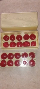 Attacchi per macchina da cucire vintage Zig Zag Deluxe 20 camme rosse e custodia in plastica - Foto 1 di 4