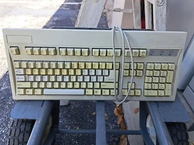 Keytronic  E03601QUS201C Vintage Working Wired Keyboard PS2  - Image 1 of 4