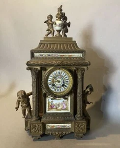 Antiguo reloj victoriano de 20" figurativo de metal fundido con paneles de porcelana - Imagen 1 de 10