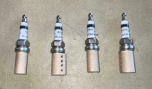 Bosch Platinum Spark Plug Set (X4) - 0242225590 - For BMW 750iL & 850Ci 95 - 97 - Picture 1 of 8