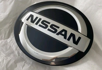   NISSAN ALTIMA 2023-2025 NUEVO ESTILO PARRILLA DELANTERA EMBLEMA 62889-9HFOA Foto 1 de 4