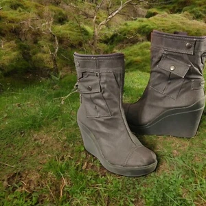 DKNY Gillian Waterproof Canvas Wedge Pocket Booties in Charcoal US 8 Y2K - Picture 1 of 10