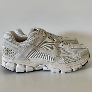 NEW Nike Zoom Vomero 5 Vast Grey Women’s 11.5/Men’s 10 FQ7079-100 - Picture 1 of 6