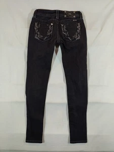 Pantalones de mezclilla Miss Me para mujer 25 ajustados tiro bajo cinco bolsillos lavado oscuro negros - Imagen 1 de 11