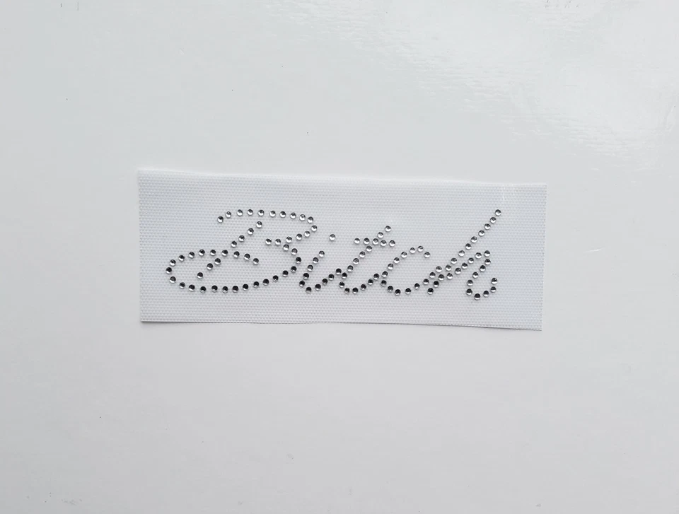 Aplique Crystal Bitch Script, hierro con diamantes de imitación de perra en transferencia, bling de perra Foto 1 de 1