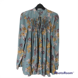 Free People Floral Boho Top Sz XS Blue Butterfly Raw Hem Peasant Blouse - Picture 1 of 9