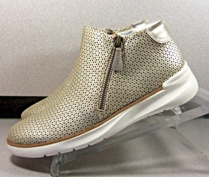 7852850 LSPBT50 EMERY WOMEN SHOE 7 GOLD PLANTINO  ZIP BOOTIE JOHNSTON & MUPRHY - Picture 1 of 8