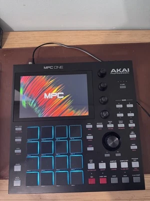 Akai MPC One Standalone Music Production Center + Decksaver  - Bild 1 von 3