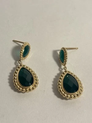 Pendientes colgantes con borde de pasador verde profundo con forma de pera estrás tipo crisoprasa Foto 1 de 4