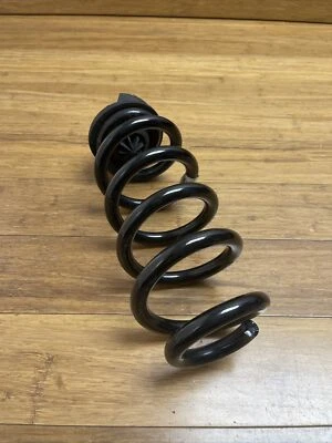 Оригинальная задняя правая или левая пружина подвески для Audi A6 2019–2020 годов выпуска 4K0511115 - Изображение 1 из 4