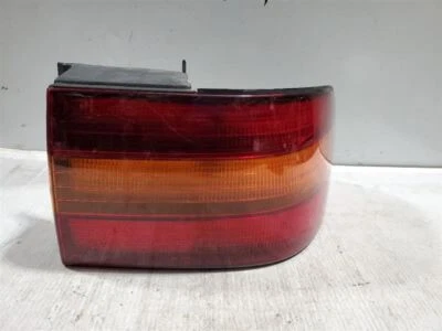 Toyota 4Runner 1990-94, luz trasera de pasajero Qtr montada en panel, n.º de parte: 81550-50010 Foto 1 de 4