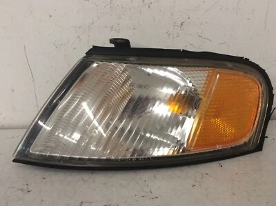 95 96 97 98 99 Nissan Sentra LH luz indicadora de canto frontal do lado esquerdo do motorista b - Imagem 1 de 2