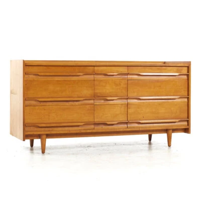 Cómoda Lowboy Crawford Furniture Mid Century de arce Foto 1 de 4