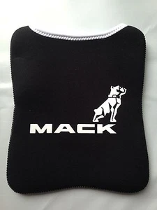 Nuevo Genuino Mack Merchandise Mack Bulldog Logo Negro Blanco Ipad Funda Neopreno - Imagen 1 de 1