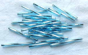 Tschechische 20 mm 3/4 Zoll, BABYBLAUE GEDREHTE GLASHORNPERLEN ca. 100+ Perlen. - Bild 1 von 2
