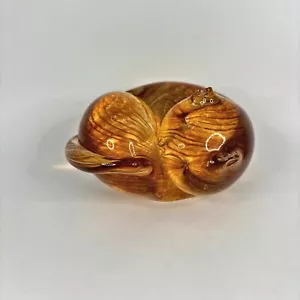 Statuina fermacarte gatto addormentato vetro ambrato arancione tabby tigre soffiato a mano CHIP - Foto 1 di 10