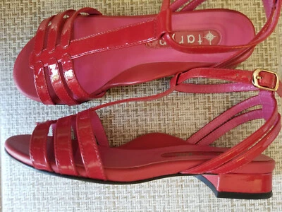 Sandalia Taryn by Taryn Rose nueva en caja con tiras de charol rojo talla 7 Foto 1 de 4