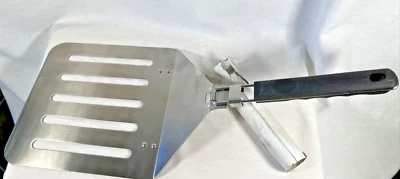 Espátula dobrável oversized Mr. Bar-B-Q ótima para aqueles bifes grandes, pizza - Imagem 1 de 4