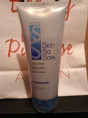 Gel de barbear Avon Skin So Soft Silky Stay. TUBO SELADO - Imagem 1 de 2