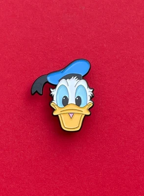 Pin/Anstecknadel/Emaille-Brosche für DONALD DUCK* Fans/Ente/blaue Mütze - Bild 1 von 2