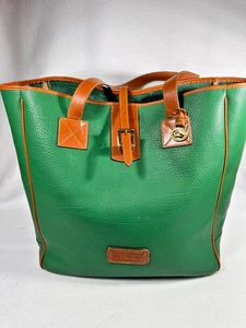 Dooney and Bourke ~ De colección ~ Verde Kelly ~ Bolso de Mano Grande de Hombro con Correa - Imagen 1 de 11