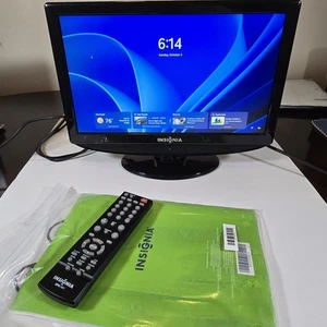 Insignia 720p HDTV 15" NS-LCD15-09 TV Monitor With Remote, Manual & Original Box - Picture 1 of 21