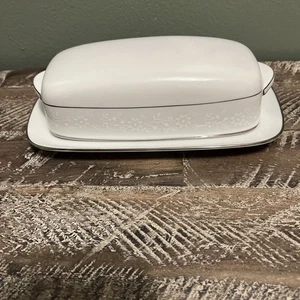 Noritake Buckingham Fine China Butterdose bedeckt weiß mit Platinrand - Bild 1 von 5