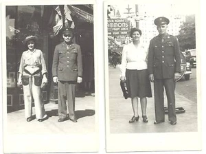 ARMEE PRIVATE MIT FRAUEN POSIERT 1944 RPPC (2 POSTKARTEN) - Bild 1 von 1